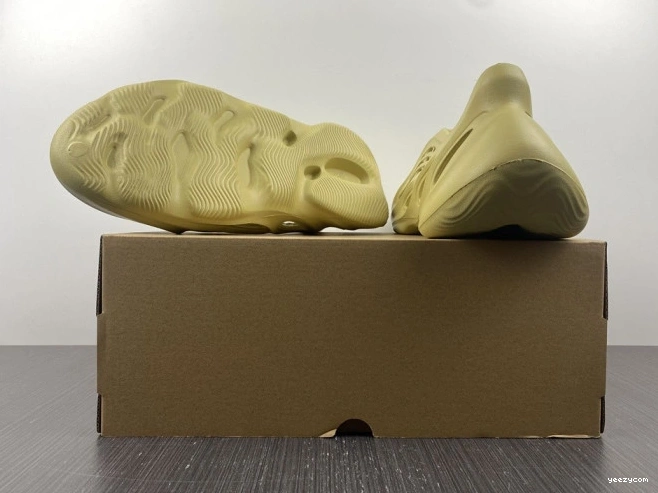 RNNR Foam Adidas Yeezy Sulfur GV6775 0802